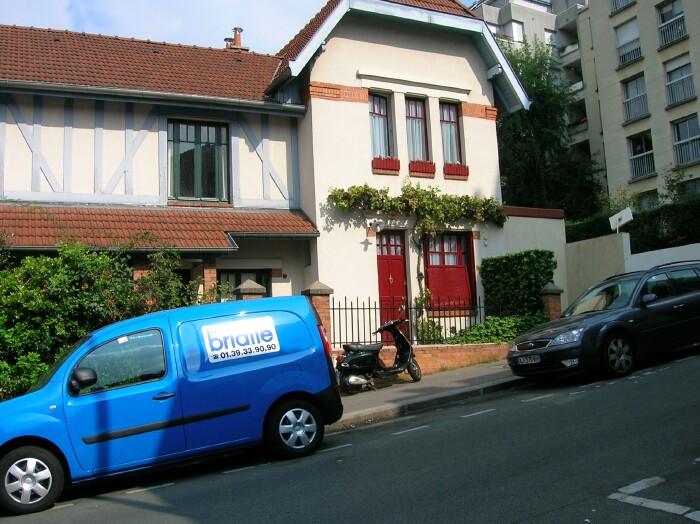  Entre de la petite Alsace, au 10 rue Daviel, la butte aux cailles