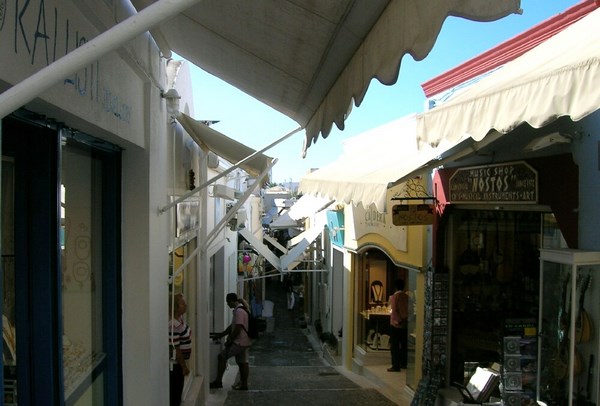 Ruelle Santorin grece