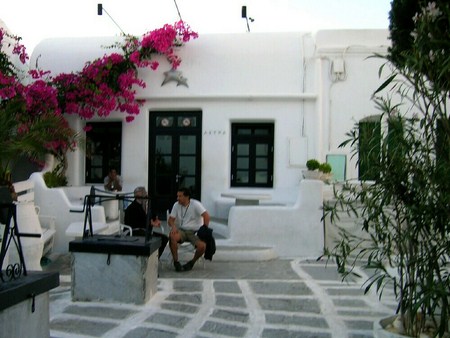 Facade fleurie Mykonos Grce