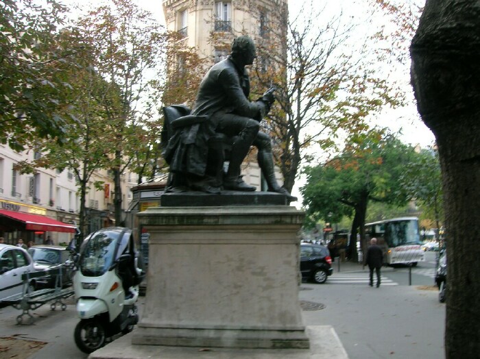 Statue de Diderot boulevard Saint-Germain paris